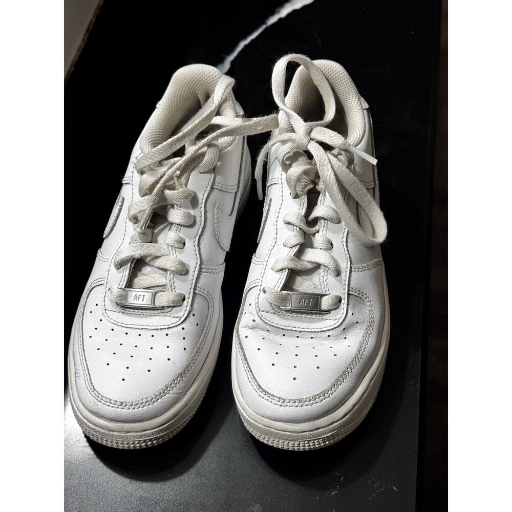 Nike Air Force 1 Low (GS) Youth's Sz 4Y Sneakers Triple‎ White